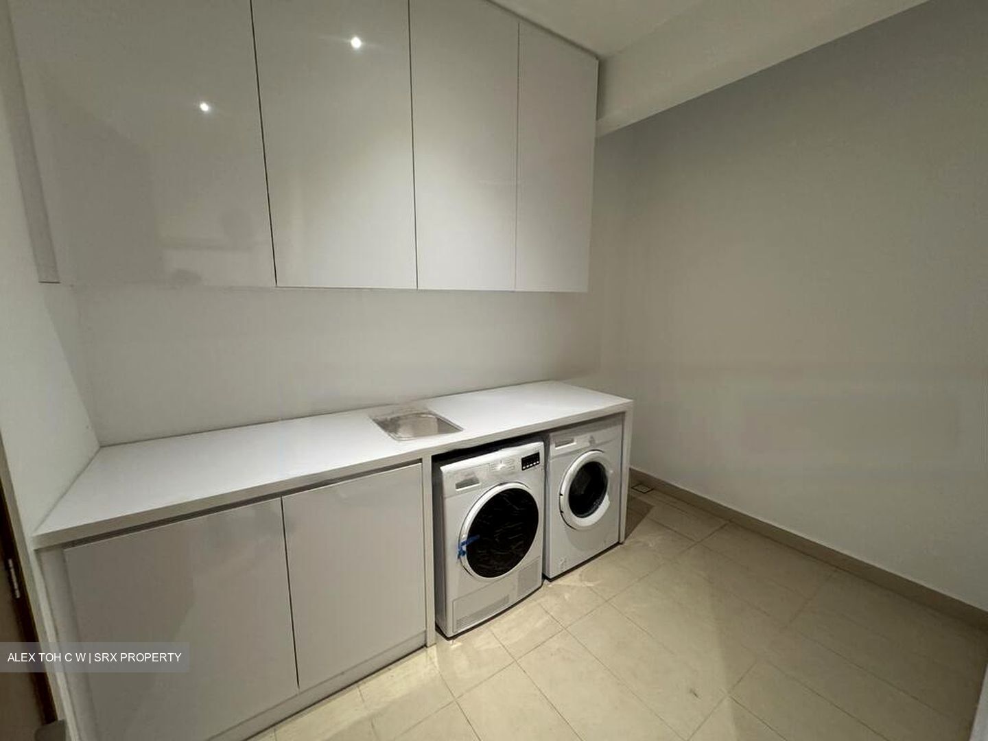 Alana (D28), Terrace #460700001